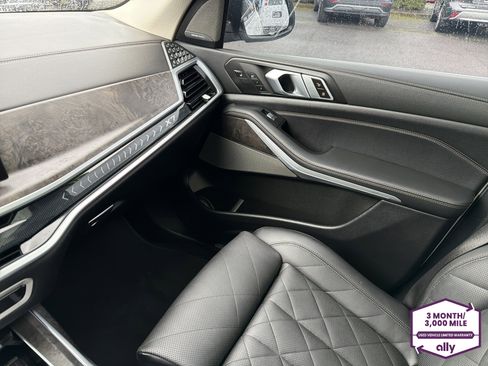 Used 2024 BMW X7 xDrive40i w/ Executive Package image 25