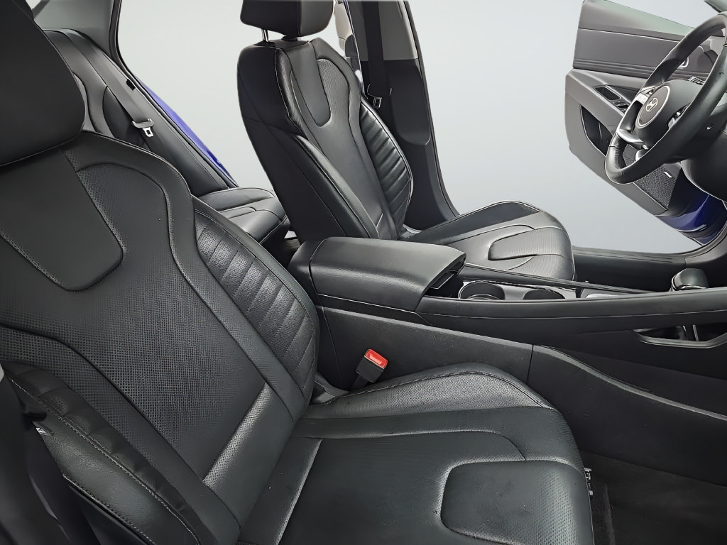 Certified 2025 Hyundai Elantra Limited FWD image 26