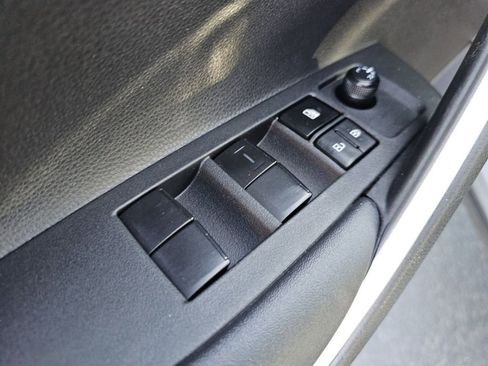 Used 2023 Toyota Corolla Cross XLE w/ Convenience Package image 28