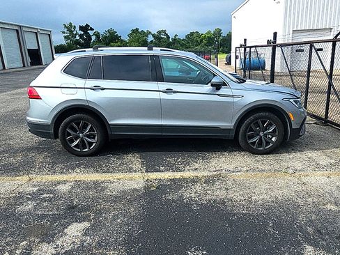 Used 2023 Volkswagen Tiguan SE FWD image 4