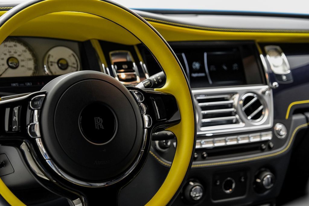 Used 2021 Rolls-Royce Dawn RWD image 18