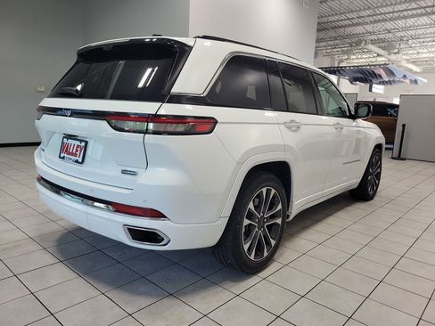 Used 2022 Jeep Grand Cherokee Overland w/ Advanced Protech Group III AWD/4WD image 11