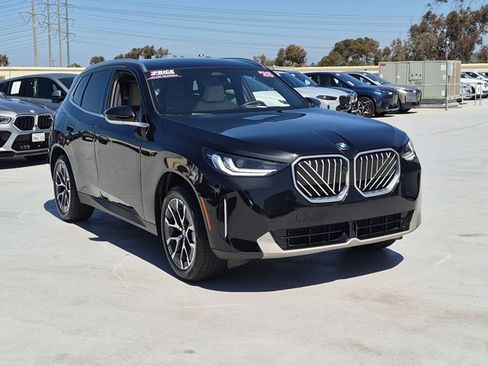Used 2025 BMW X3 xDrive30i w/ Premium Package AWD/4WD image 3