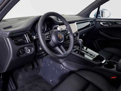 New 2026 Porsche Macan image 4