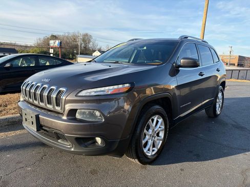 Used 2016 Jeep Cherokee Latitude w/ Cold Weather Group image 3
