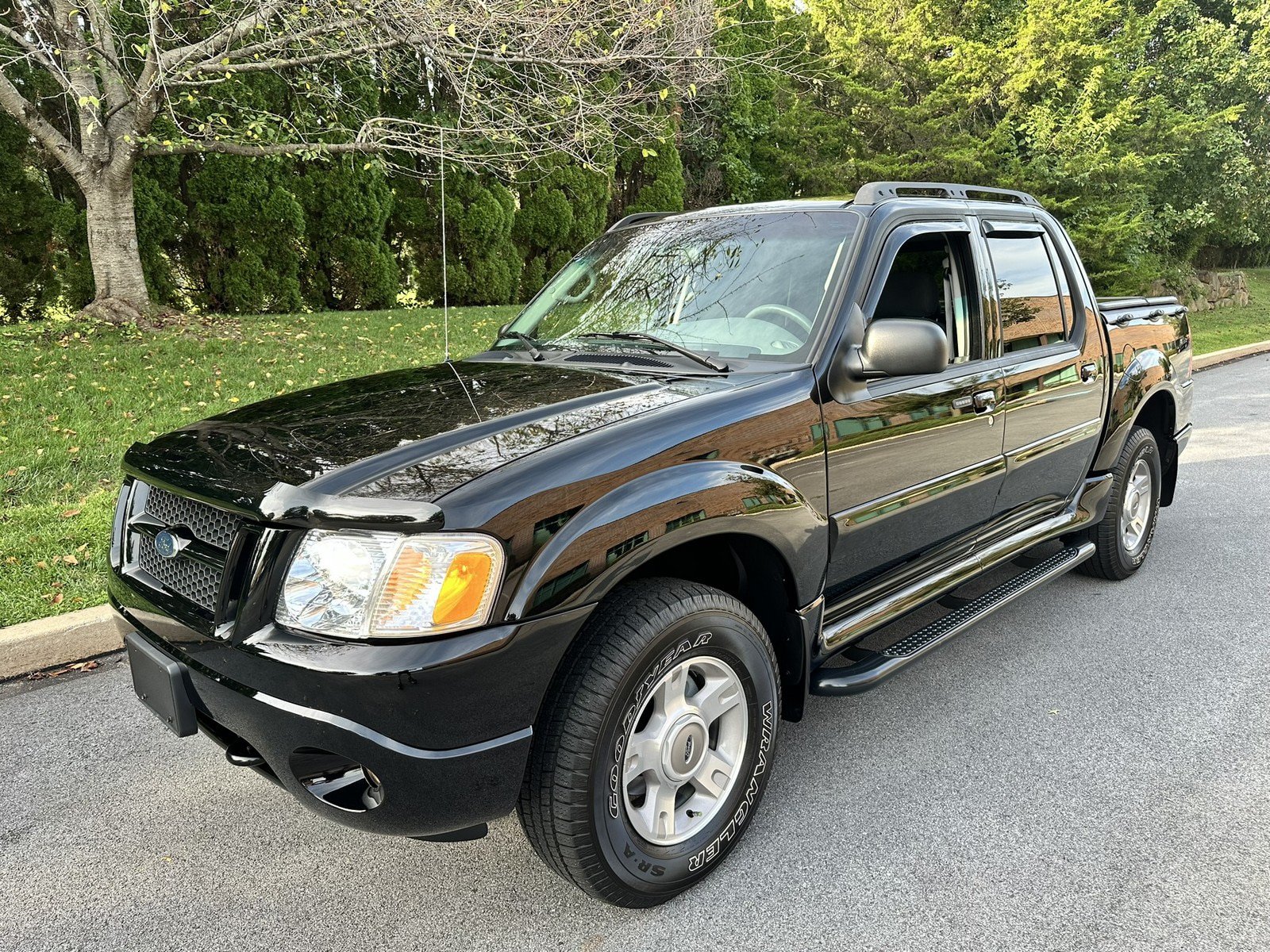 Used 2004 Ford Explorer Sport Trac 4x4 image 27