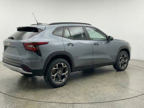 Used 2025 Chevrolet Trax LT image 9