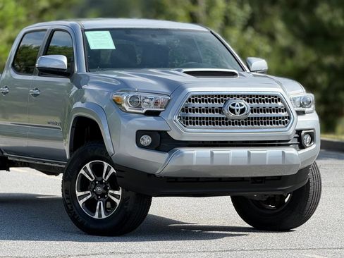 Used 2017 Toyota Tacoma TRD Sport w/ Tow Package RWD image 43
