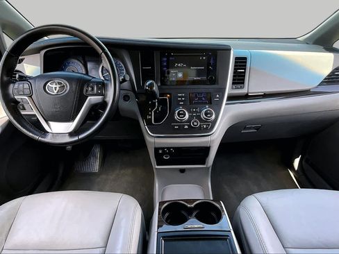 Used 2016 Toyota Sienna XLE FWD image 15