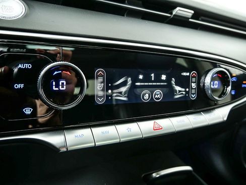 Used 2023 Genesis GV70 2.5T w/ Select Package image 21