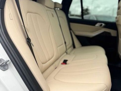Used 2022 BMW X5 xDrive40i w/ Premium Package AWD/4WD image 28