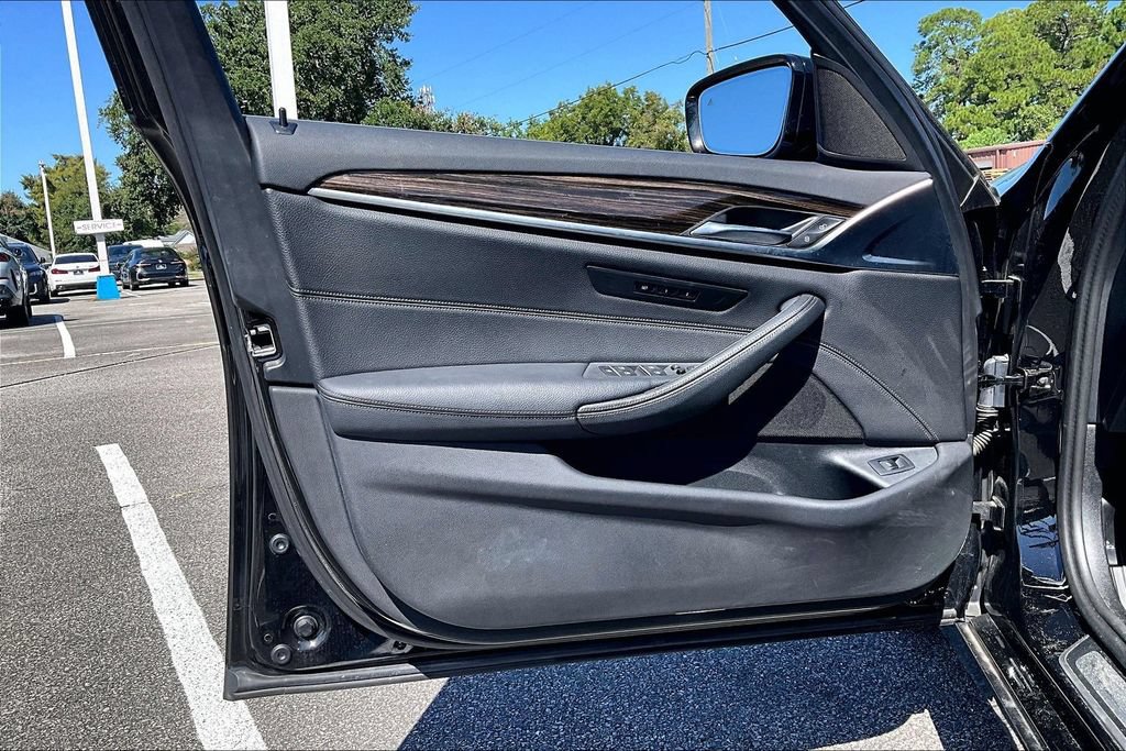 Used 2023 BMW 540i w/ Convenience Package RWD image 17