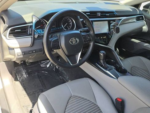 Used 2018 Toyota Camry SE FWD image 18