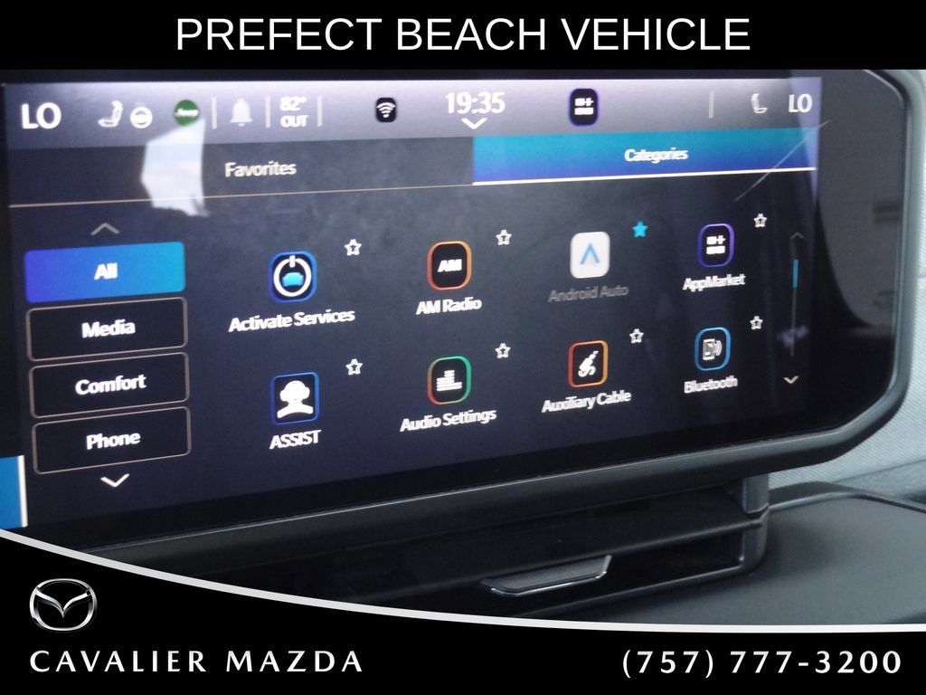Used 2025 Jeep Wrangler Unlimited Sahara AWD/4WD image 21
