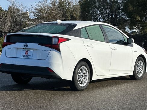 Certified 2022 Toyota Prius LE image 4