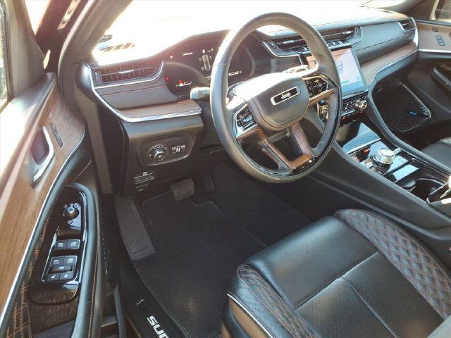 Used 2024 Jeep Grand Cherokee Summit w/ High Altitude Package AWD/4WD image 16