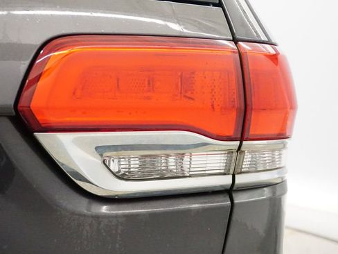 Used 2017 Jeep Grand Cherokee Limited w/ Trailer Tow Group IV image 15