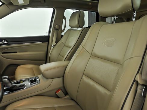 Used 2019 Jeep Grand Cherokee Overland AWD/4WD image 17