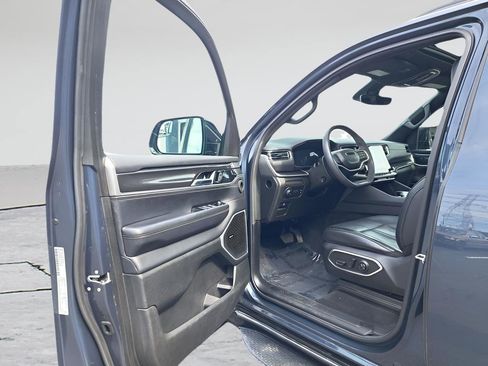 Used 2023 Jeep Wagoneer 4WD w/ Premium Group I image 9
