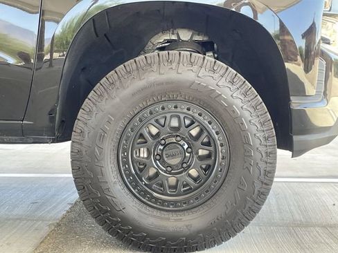 Used 2019 Chevrolet Silverado 1500 LT Trail Boss AWD/4WD image 30