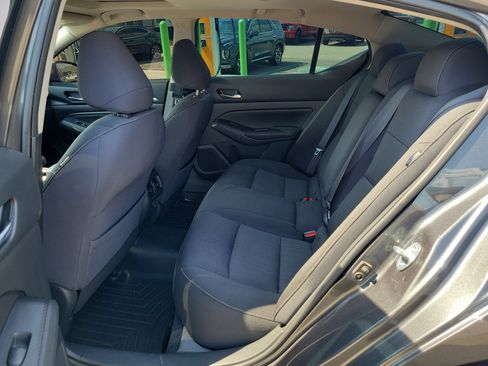 Used 2019 Nissan Altima 2.5 SV image 9