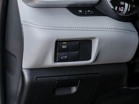 Used 2022 Toyota Highlander XLE image 39