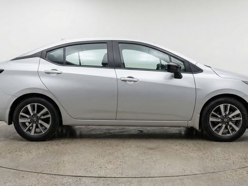 Used 2025 Nissan Versa SV FWD image 11