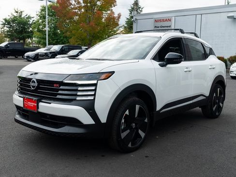 New 2026 Nissan Kicks SR w/ Cold Weather Package image 3