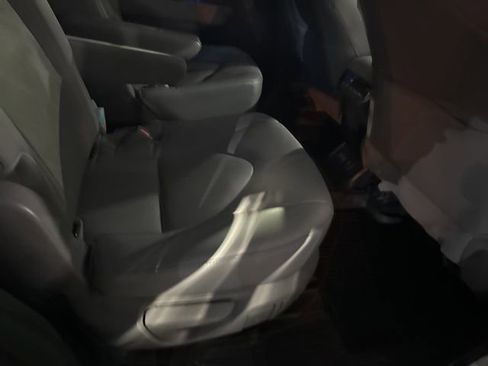 Used 2022 Toyota Highlander Platinum image 11