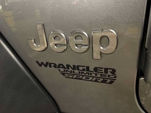 Used 2018 Jeep Wrangler Unlimited Sport S AWD/4WD image 25