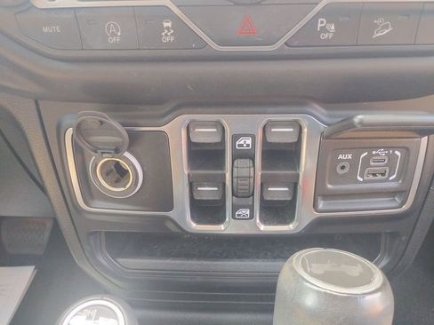 Used 2020 Jeep Wrangler Unlimited Sahara AWD/4WD image 39