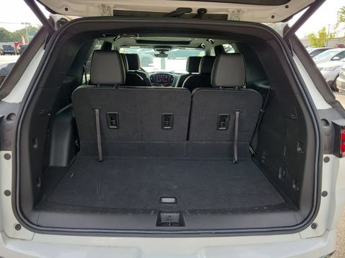 Used 2023 Chevrolet Traverse Premier FWD image 12