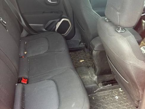 Used 2016 Jeep Renegade Latitude FWD image 61