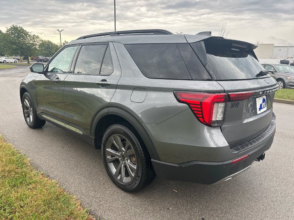 Used 2025 Ford Explorer Active w/ Active Comfort Package AWD/4WD image 12