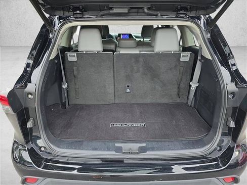 Used 2023 Toyota Highlander XLE AWD/4WD image 12