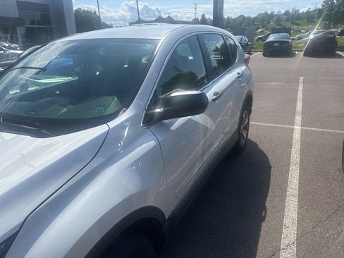 Used 2017 Honda CR-V LX image 4