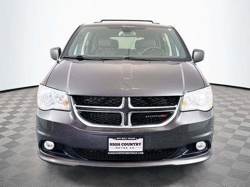 Used 2019 Dodge Grand Caravan SXT FWD image 2