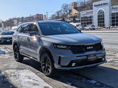 Certified 2022 Kia Sorento SX image 4