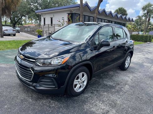 Used 2019 Chevrolet Trax LS FWD image 2