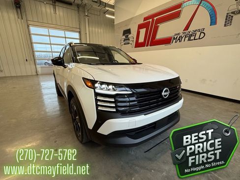 Used 2025 Nissan Kicks SR FWD image 1