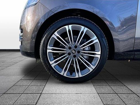 Used 2024 Land Rover Range Rover Long Wheelbase SE image 4