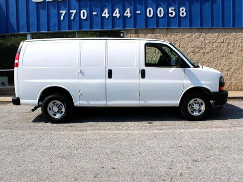 Used 2018 Chevrolet Express 2500 image 24