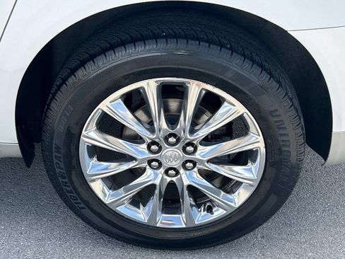 Used 2018 Buick Enclave Premium w/ Experience Buick Package FWD image 16