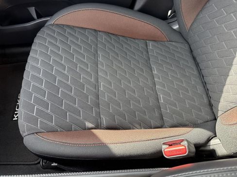 Used 2021 Nissan Kicks SR w/ Exterior Package FWD image 33
