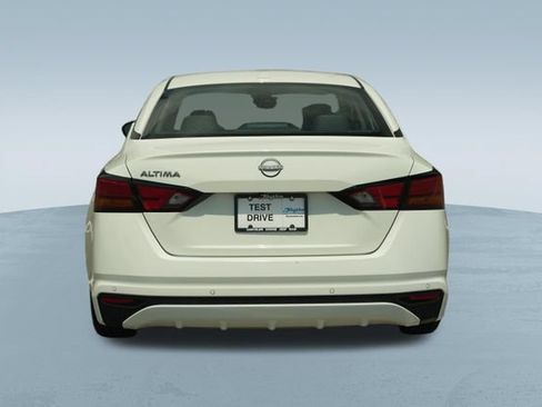 Used 2025 Nissan Altima 2.5 SV FWD image 8