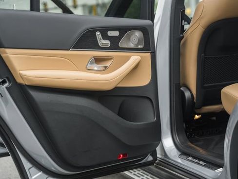Certified 2025 Mercedes-Benz GLS 450 4MATIC image 41