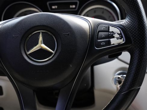 Used 2016 Mercedes-Benz GLA 250 image 11