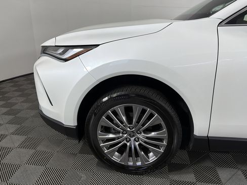 Used 2024 Toyota Venza XLE AWD/4WD image 5