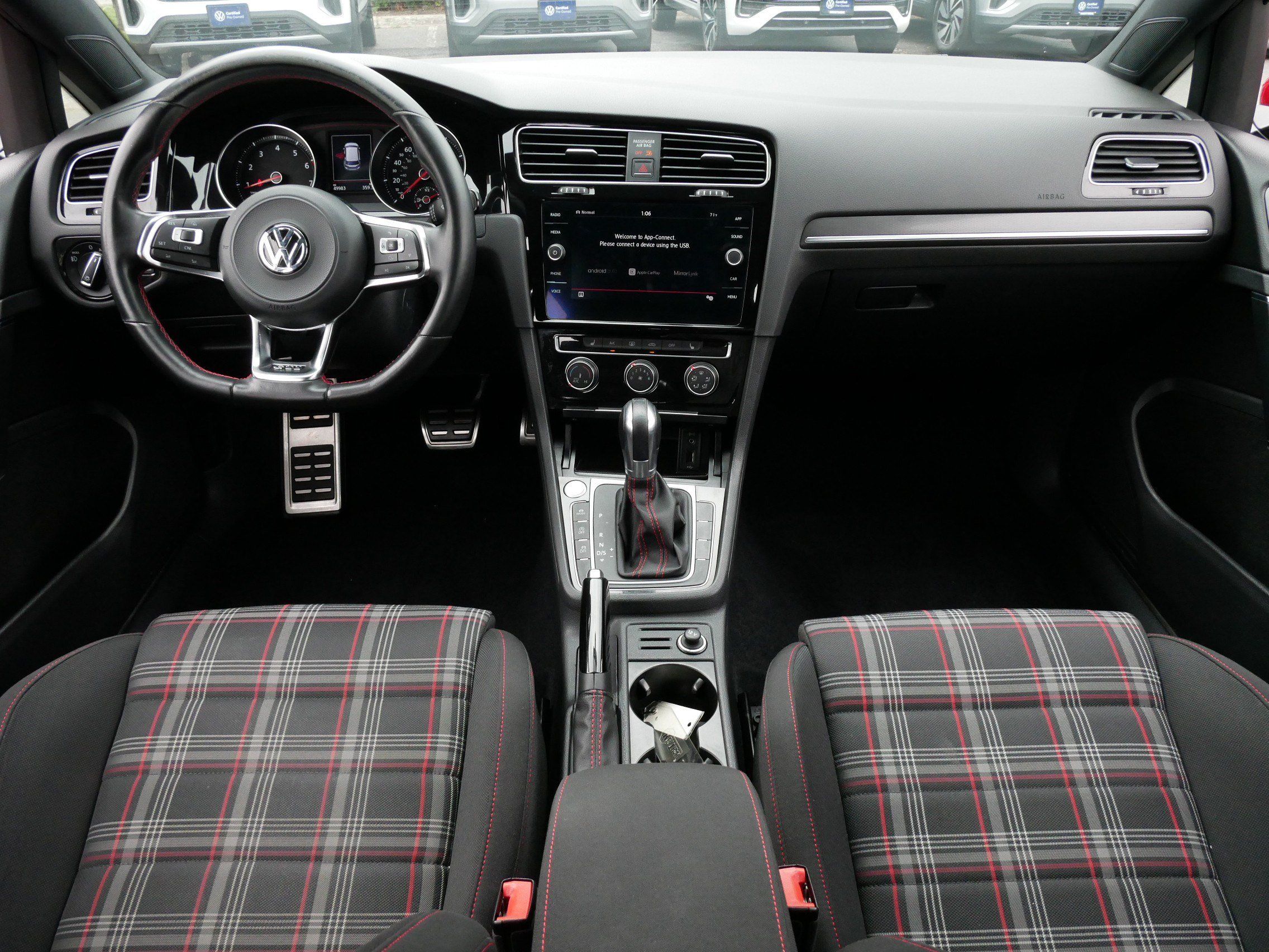 Used 2018 Volkswagen GTI SE FWD image 10