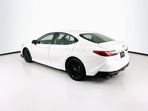 Used 2025 Toyota Camry SE image 5